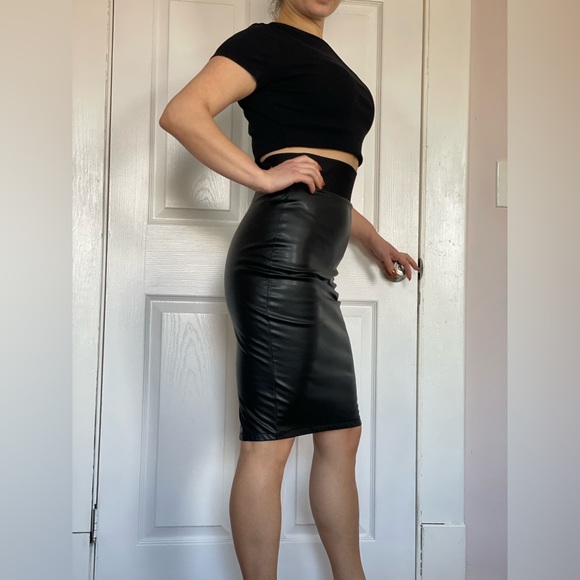 Black Skirt. Size XS/S - Picture 3 of 4